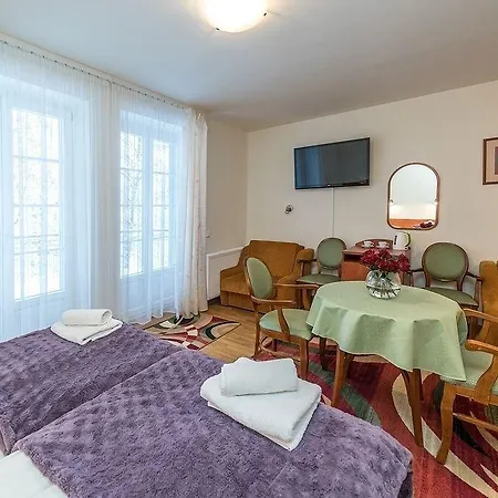 Astoria - Literatow 3* 자코파네