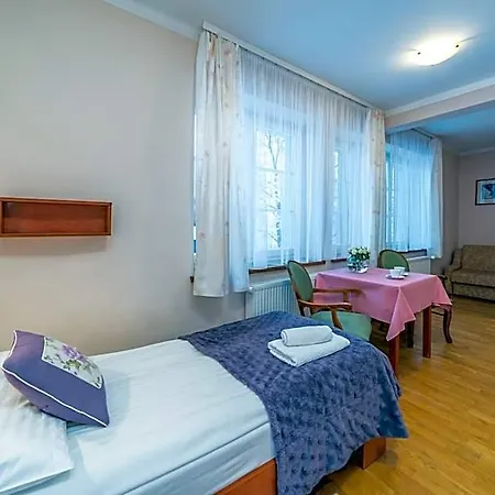 فندق مبيت وإفطار Astoria - Literatow