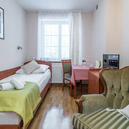 Astoria - Literatow 3*