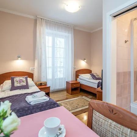Bed and breakfast Astoria - Literatów