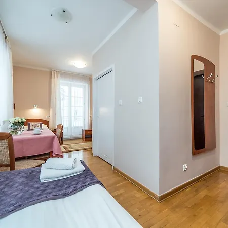 Bed & Breakfast Astoria - Literatow 2*