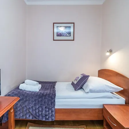 Astoria - Literatow 3* 자코파네