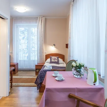 Bed and breakfast Astoria - Literatów 3*