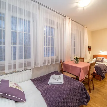 Astoria - Literatow 3* 자코파네