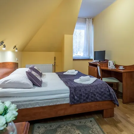 Bed and breakfast Astoria - Literatów 3*
