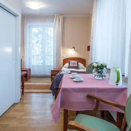 Bed and breakfast Astoria - Literatów 3*