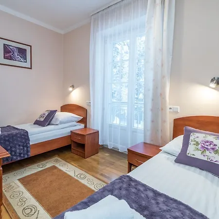 Bed & Breakfast Astoria - Literatow