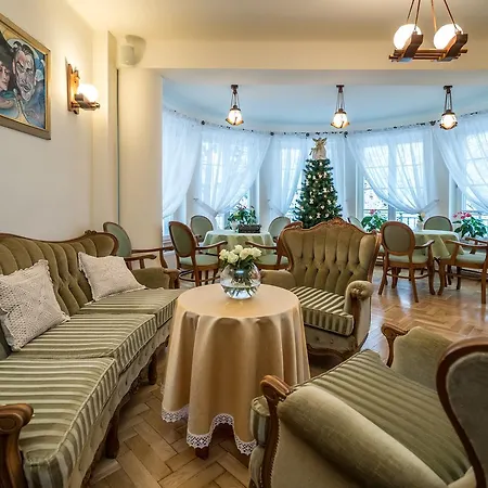 Bed and breakfast Astoria - Literatów 3*