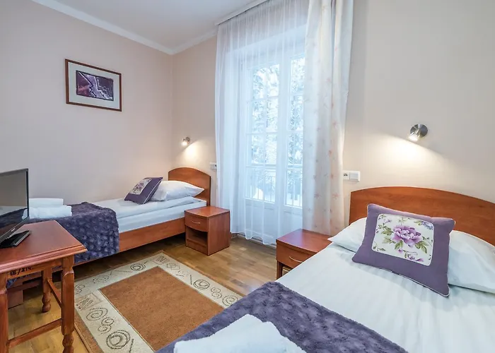 לינה וארוחת בוקר Astoria - Literatow